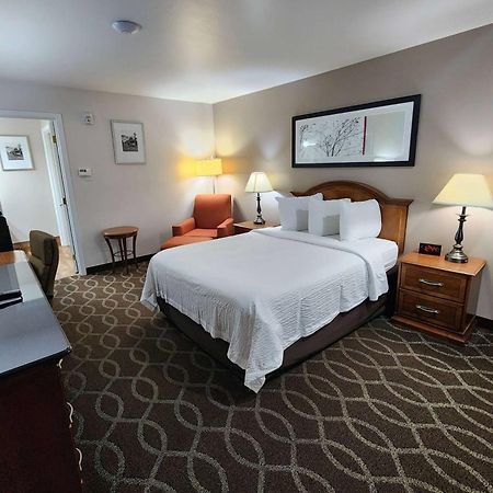 Ramada Bayside Inn & Suites Eureka Exteriör bild