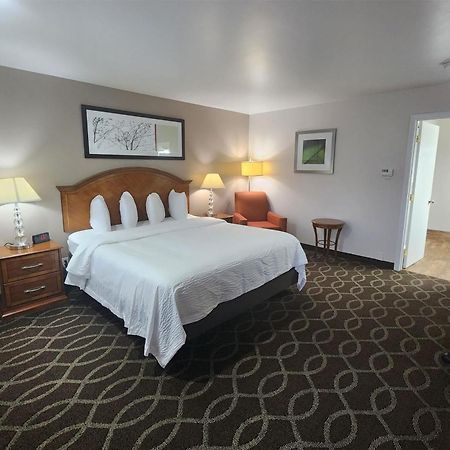 Ramada Bayside Inn & Suites Eureka Exteriör bild