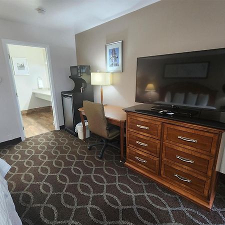 Ramada Bayside Inn & Suites Eureka Exteriör bild