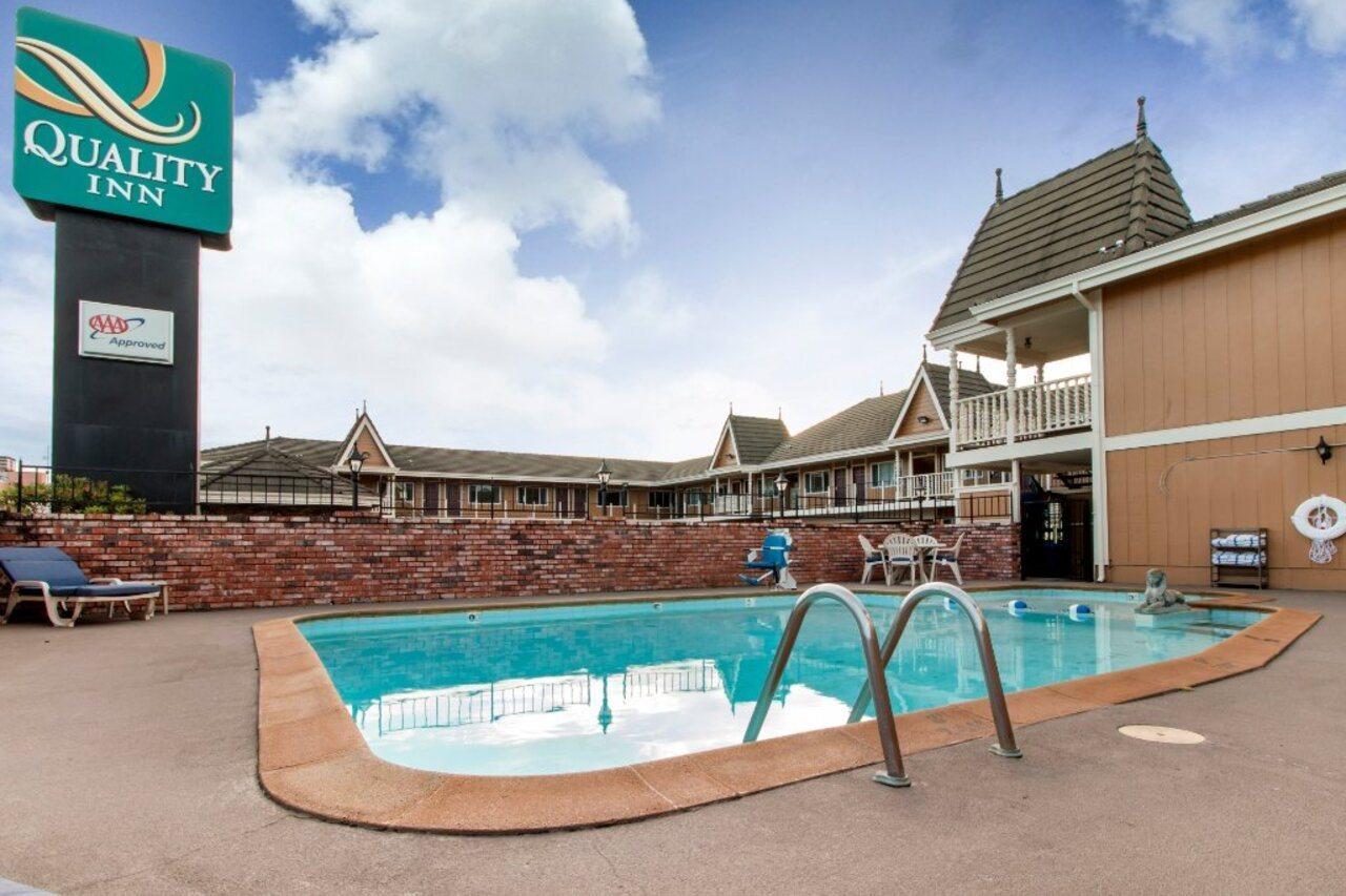 Ramada Bayside Inn & Suites Eureka Exteriör bild