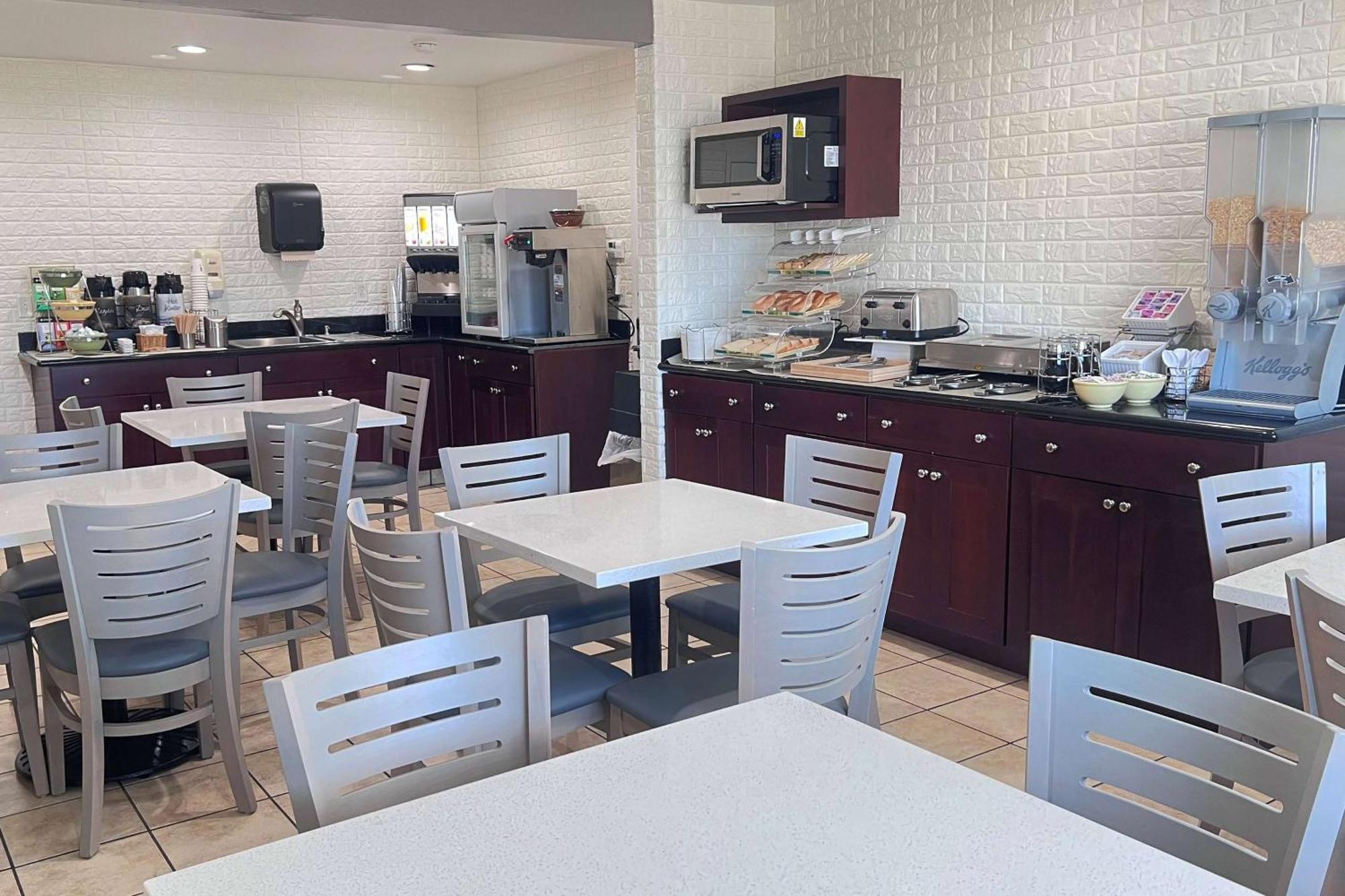 Ramada Bayside Inn & Suites Eureka Exteriör bild