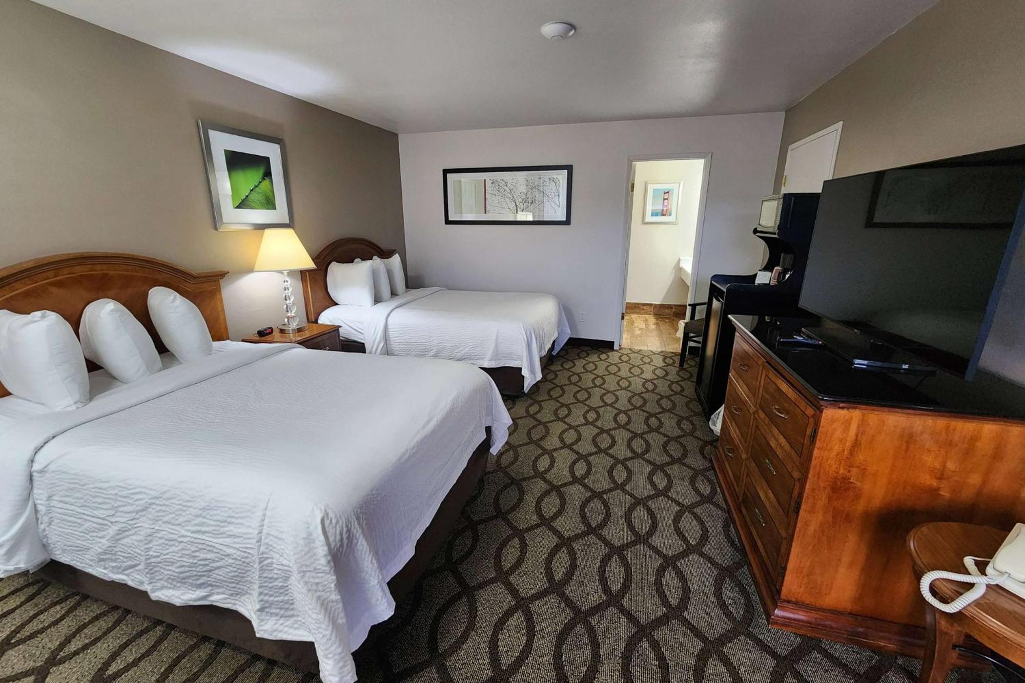 Ramada Bayside Inn & Suites Eureka Exteriör bild