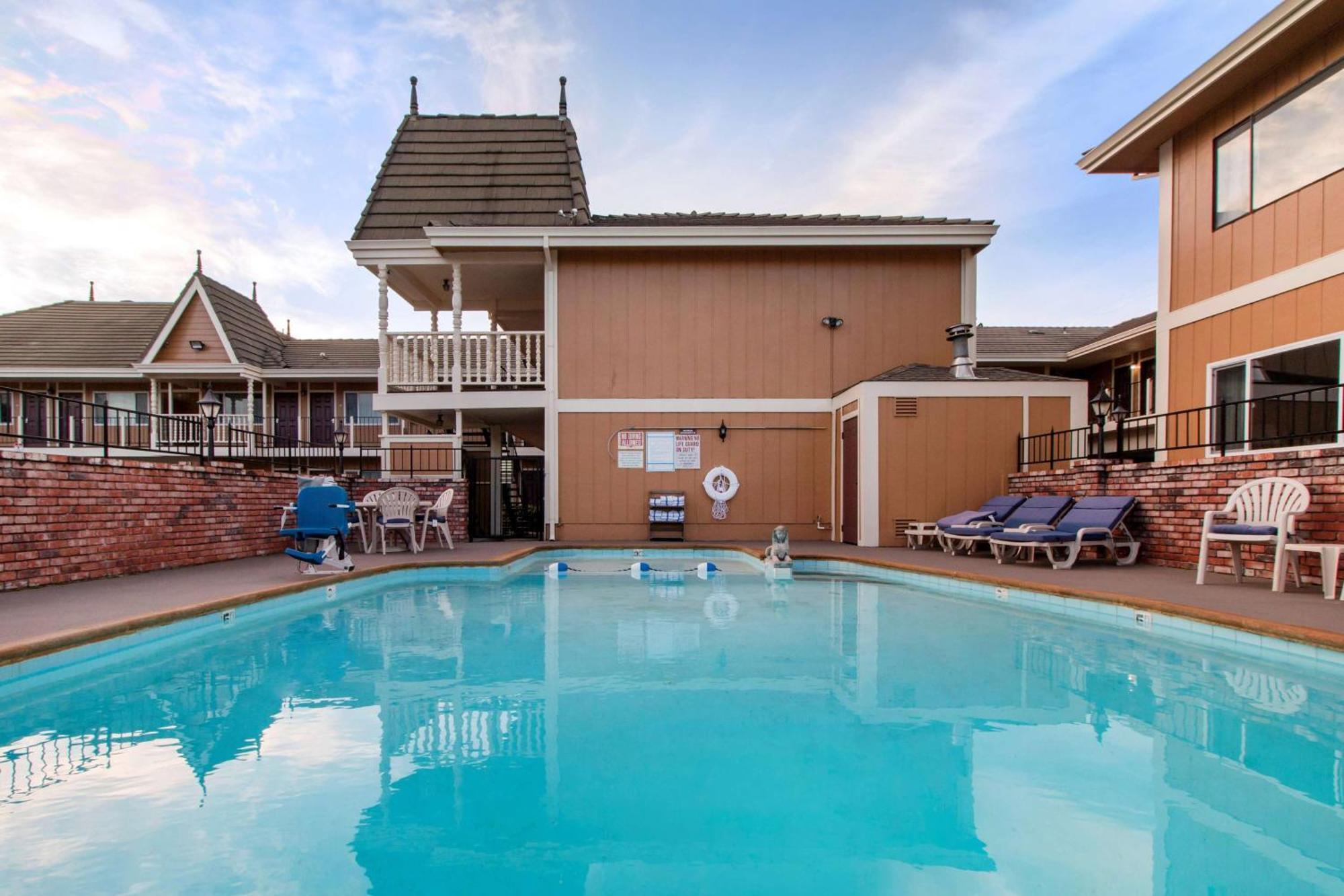 Ramada Bayside Inn & Suites Eureka Exteriör bild
