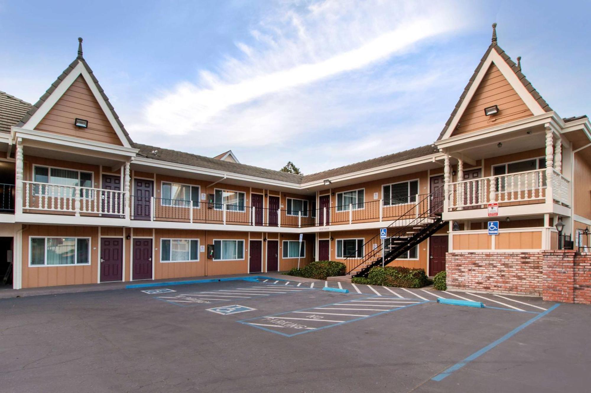 Ramada Bayside Inn & Suites Eureka Exteriör bild