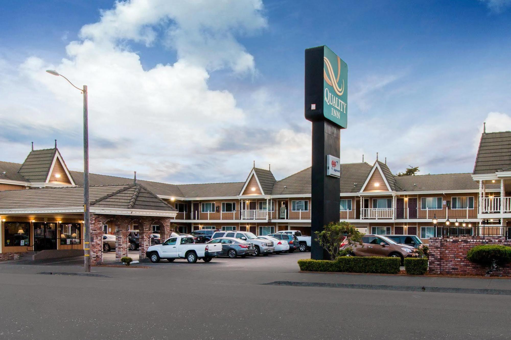 Ramada Bayside Inn & Suites Eureka Exteriör bild