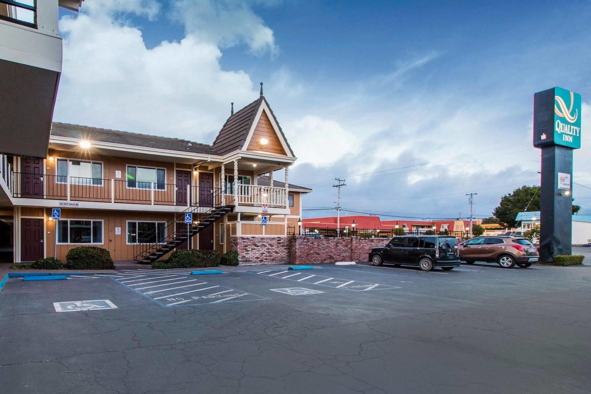 Ramada Bayside Inn & Suites Eureka Exteriör bild